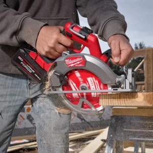 Milwaukee® M18 FUEL™ 7-1/4˝ Circular Saw - view 2