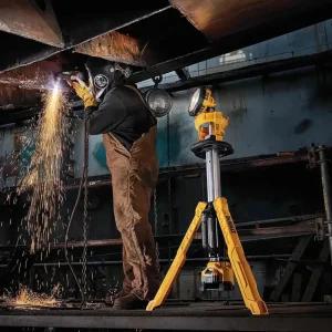 DeWalt 20V Max Cordless Tripod Light Kit - view 3
