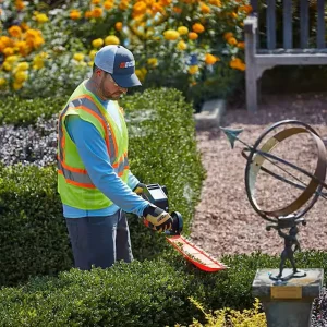 ECHO DHCS-2800R1 Hedge Trimmer w/ Battery & Rapid Charger - view 4