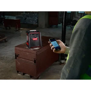 M18 Jobsite Radio/Charger - view 4